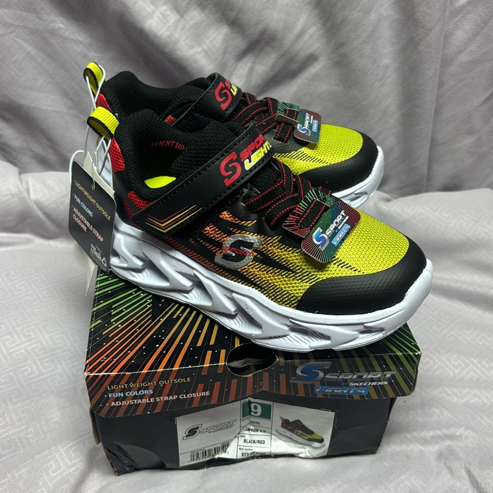 BNWT Boy’s Skechers “S” Sport Lights Sz 9